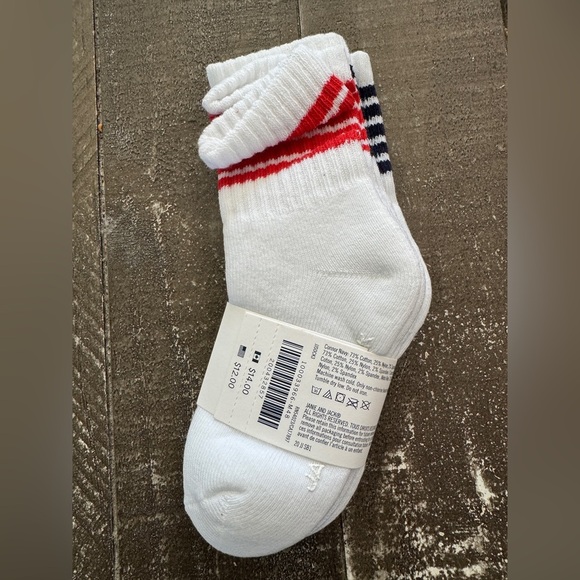 JANIE AND JACK NWT Varsity Crew Socks Blue Red Striped 2 pairs - Picture 2 of 3